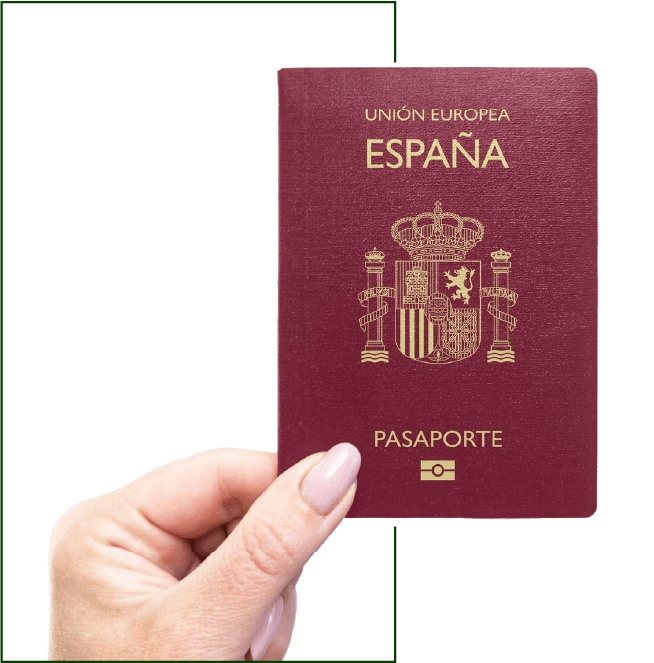 mano agarrando un pasaporte español